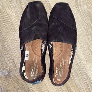 black TOMS